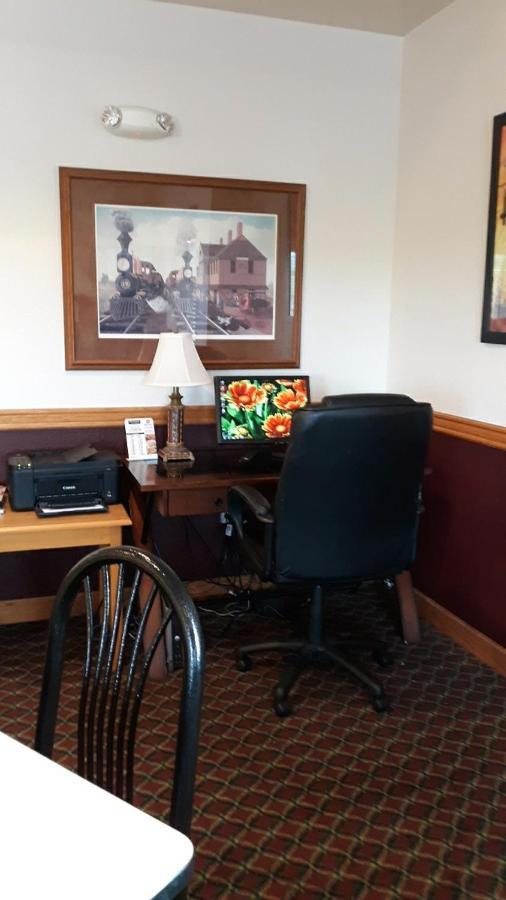 Herington Inn And Suites Extérieur photo